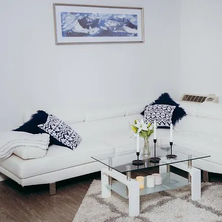Beautiful 1 Bedroom Suite In Central Location!